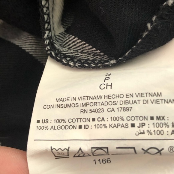 Old Navy long sleeved black checked top. Small - Picture 5 of 6